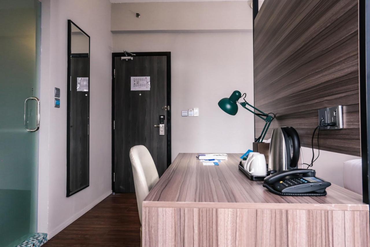 Days Hotel & Suites By Wyndham Kl - Chan Sow Lin Mrt Or Lrt Kuala Lumpur Exterior foto