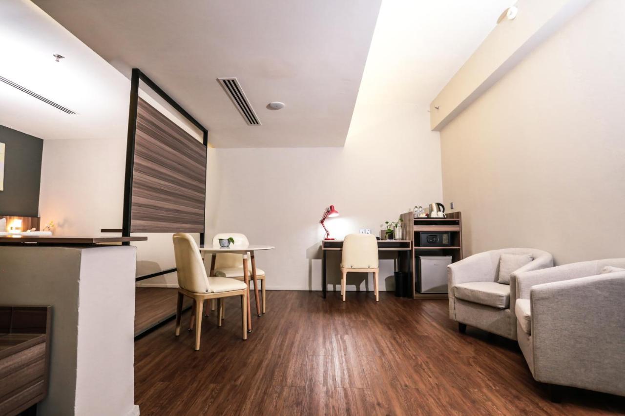 Days Hotel & Suites By Wyndham Kl - Chan Sow Lin Mrt Or Lrt Kuala Lumpur Exterior foto