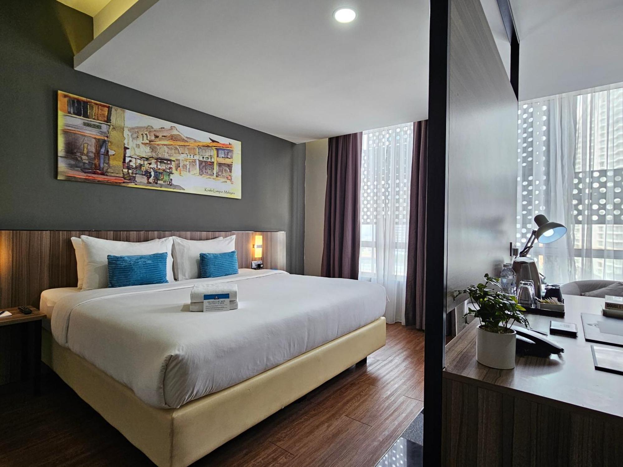 Days Hotel & Suites By Wyndham Kl - Chan Sow Lin Mrt Or Lrt Kuala Lumpur Exterior foto