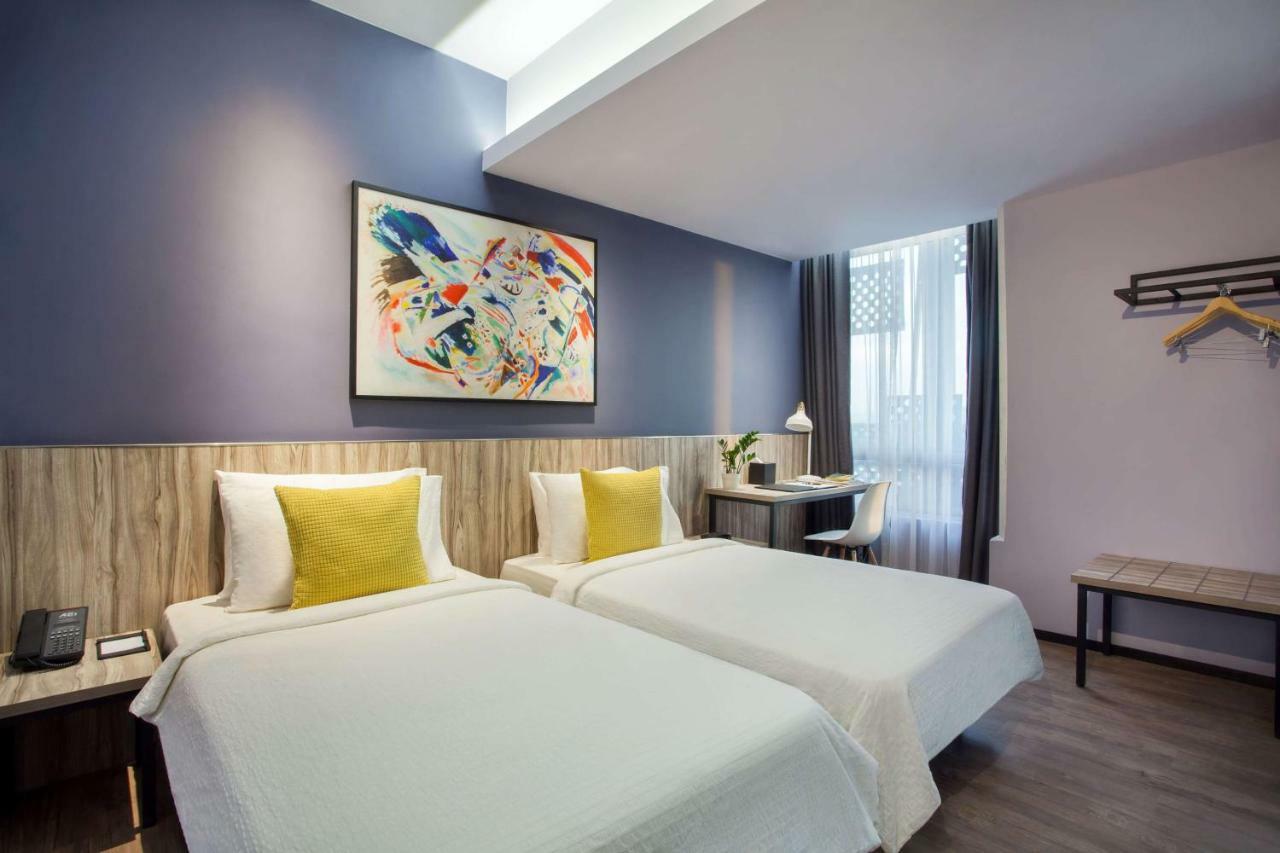 Days Hotel & Suites By Wyndham Kl - Chan Sow Lin Mrt Or Lrt Kuala Lumpur Exterior foto